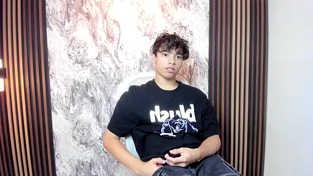 honeymoon_sariel (M twink) - masturbate in doggy style