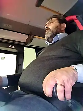 necroforo (M mature) - Senza masturbarmi e venire fino al goal