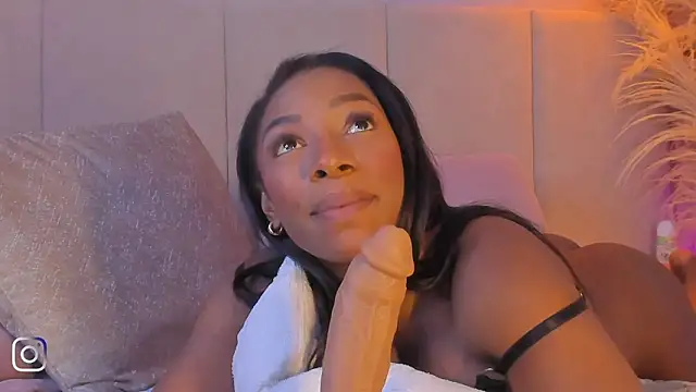 aprilebony_ - Aprilebony_'s free webcam - UK Sex Cams