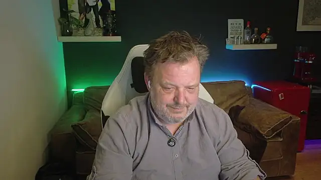 SwissDadbod live sex cam