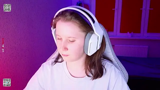 mon_lola - Mon_lola's free webcam