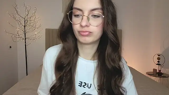 real_cutie1 - Real_cutie1's free webcam