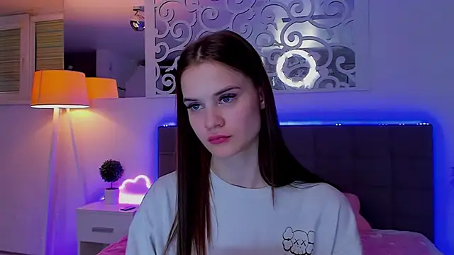 luisaclover (F teen) - fuck dildo