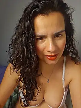 Webcam Model (_ChloeRed)  is live.Free join now!