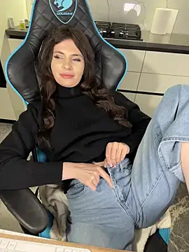 webcam site CurlyLara