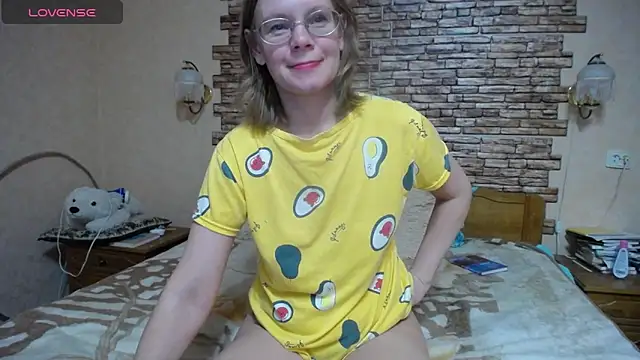 blondybabysweet (F milf) - Finger my ass