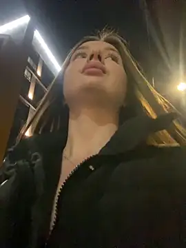 Webcam Model (KrisMagnoly) is live