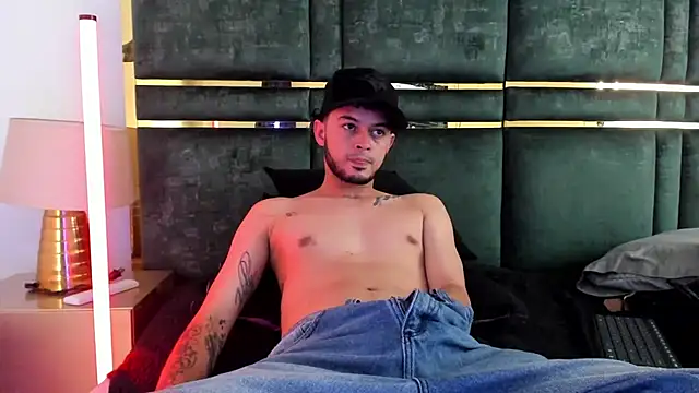 gaelycoral (Ask my age) - Water in the naked body of coral