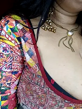 aarna111 (Ask my age) - Oilling boobs