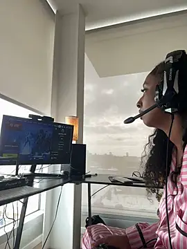 Your_Paris's Live Sex Cam Show