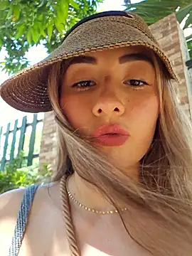 natasanz (F young) - Make me wet in public in front🏖stranger