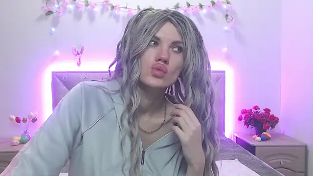 MilaLoona live sex cam