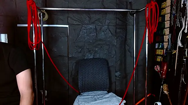 Master_kratos_and_Megan webcam