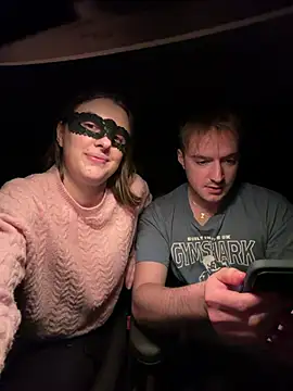 roroandjujuLoveX webcam