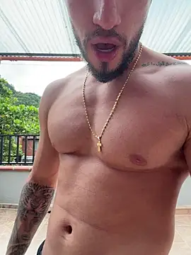 thiago_hill (M young) - On the way to the railing 👀