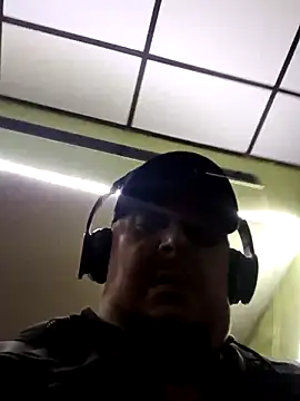 porkorossy (Ask my age) - Full naked on bathroom coffeshop