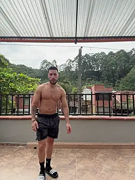 thiago_hill (M young) - On the way to the railing 👀