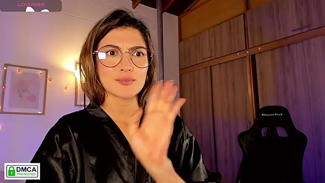 lilabril (F young) - Spank ass x5 +control lush x 2 min