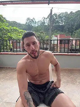 thiago_hill (M young) - On the way to the railing 👀