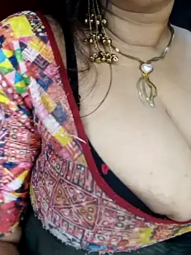 Webcam Model (Aarna111)  is live.Free join now!