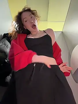 citylynx (F young) - Spread pussy up close