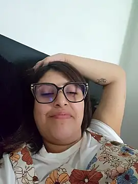 Webcam Model (queenalexxa111)  is live.Free join now!