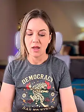 MaiseKnox live cam profile