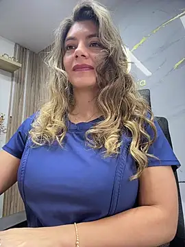 alicee16 (F young) - Fuck pussy dildo on the desk