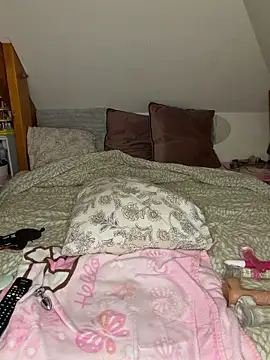 Webcam Model (vanille13r)  is live.Free join now!