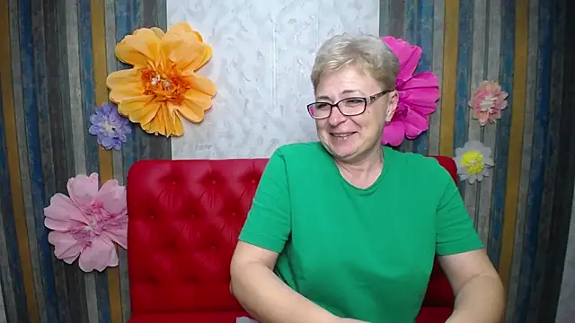 emiliagree (F mature) - make me tremble and squirm