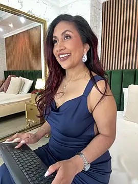 Webcam Model (MonicaMoret) is live