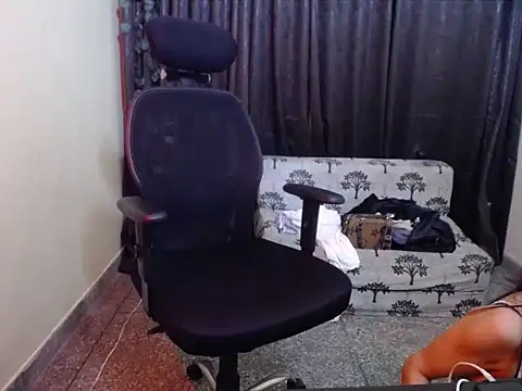 im_malaika (F young) - boobs show and oil massage