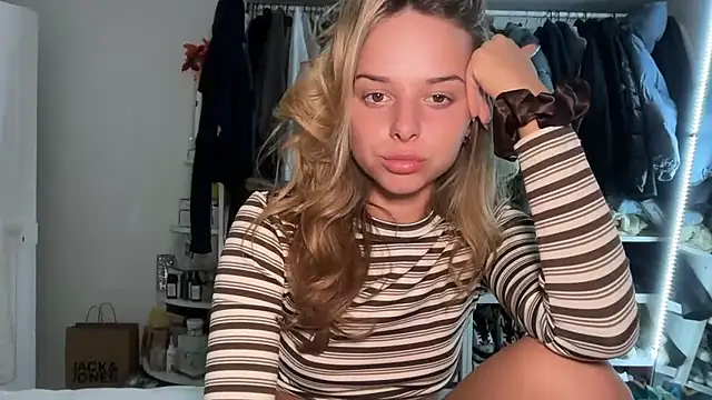 KayleeBella's Stripchat profile