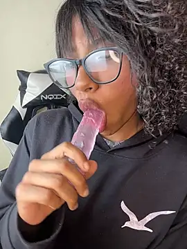 morena_fire - Morena_fire's free webcam