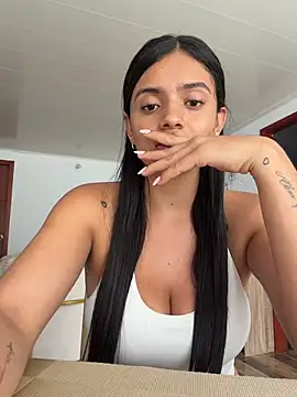 Webcam Model (PauCastillo_)  is live.Free join now!