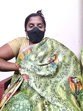 sowjanya-telugu (F milf) - Boobs show in public