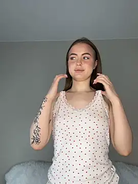 angellav (F teen) - suck sweet fingers + contact eyes