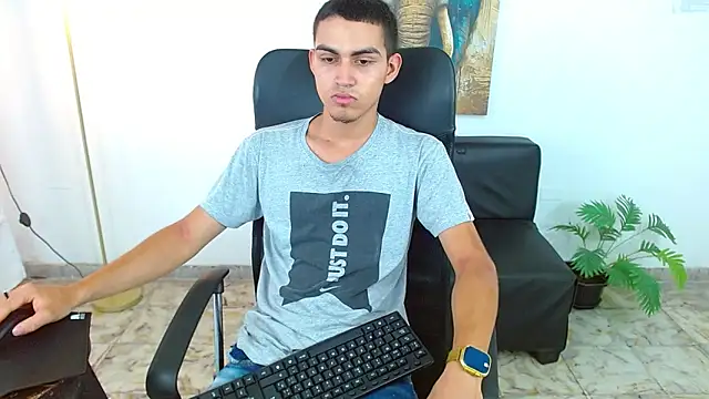 lucass_18 - Lucass_18's free webcam - UK Sex Cams