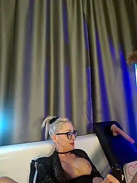 milforja (F milf) - 10 slaps on the bottom