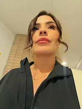 Webcam Model (SofiaGomez444) is live