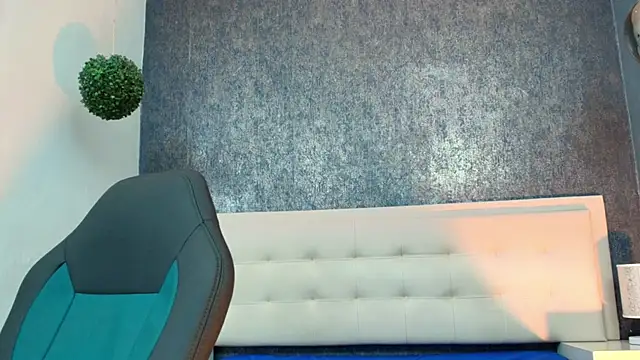 cloeandtyfanny (F young) - spank ass x5🍑🥵