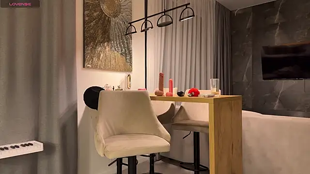 sexy_katze (F teen) - topless for 20 minutes