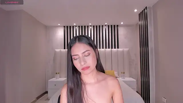 luciemartin (F teen) - Spanks x5 + Show feet