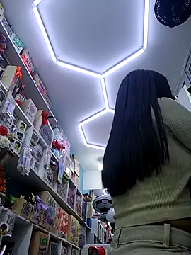 lunazambrano (F milf) - Working in the store.no naked here