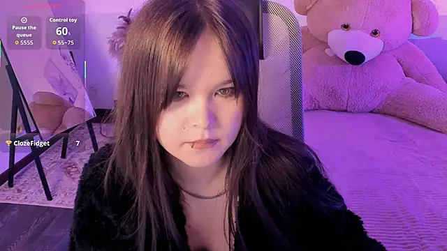 elainebeness (F young) - tease w boob in bra 5 min