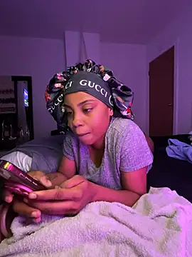 TheRealOshunQueen webcam