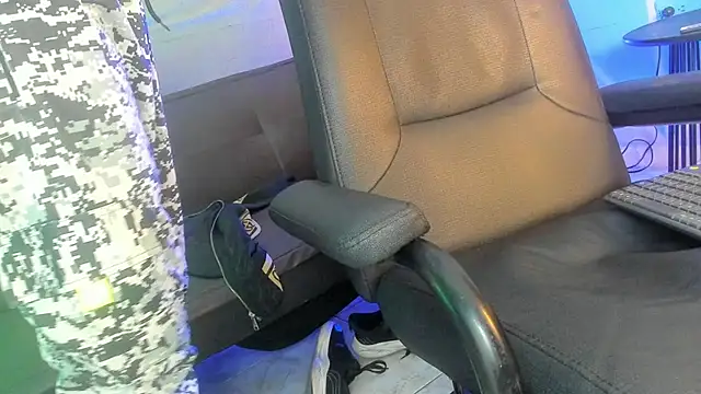 juansito1994_ - Juansito1994_'s free webcam - UK Sex Cams