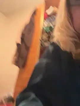 Irina2909@xh's Stripchat show and profile