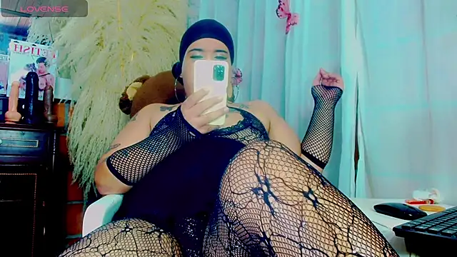 nauthyvalentina - Nauthyvalentina's free webcam - UK Sex Cams