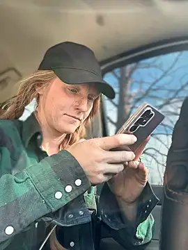 GoldenFlameGoddess webcam